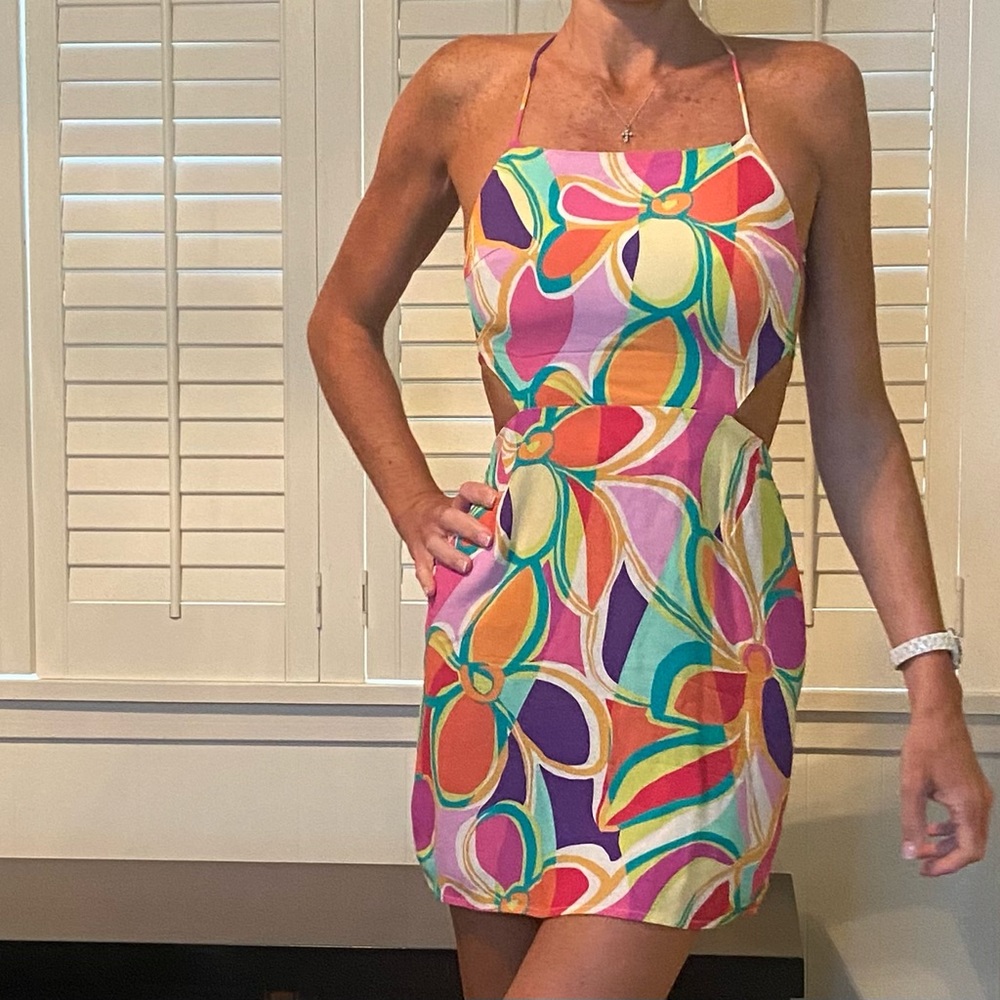 Colorful sideless and backless minidress